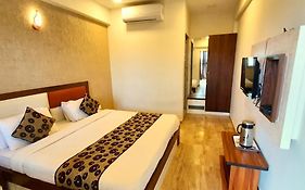 Hotel Tulip Plaza Ahmedabad 3* India