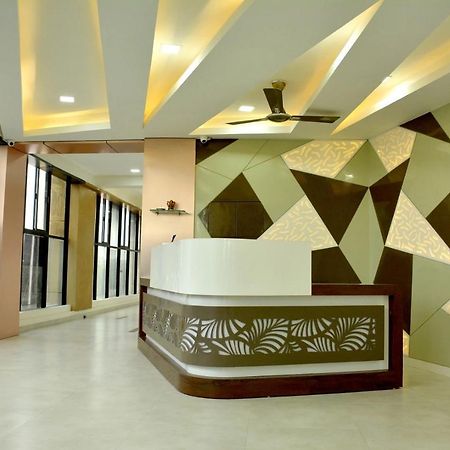 Hotel Tulip Plaza Ahmedabad Exterior photo
