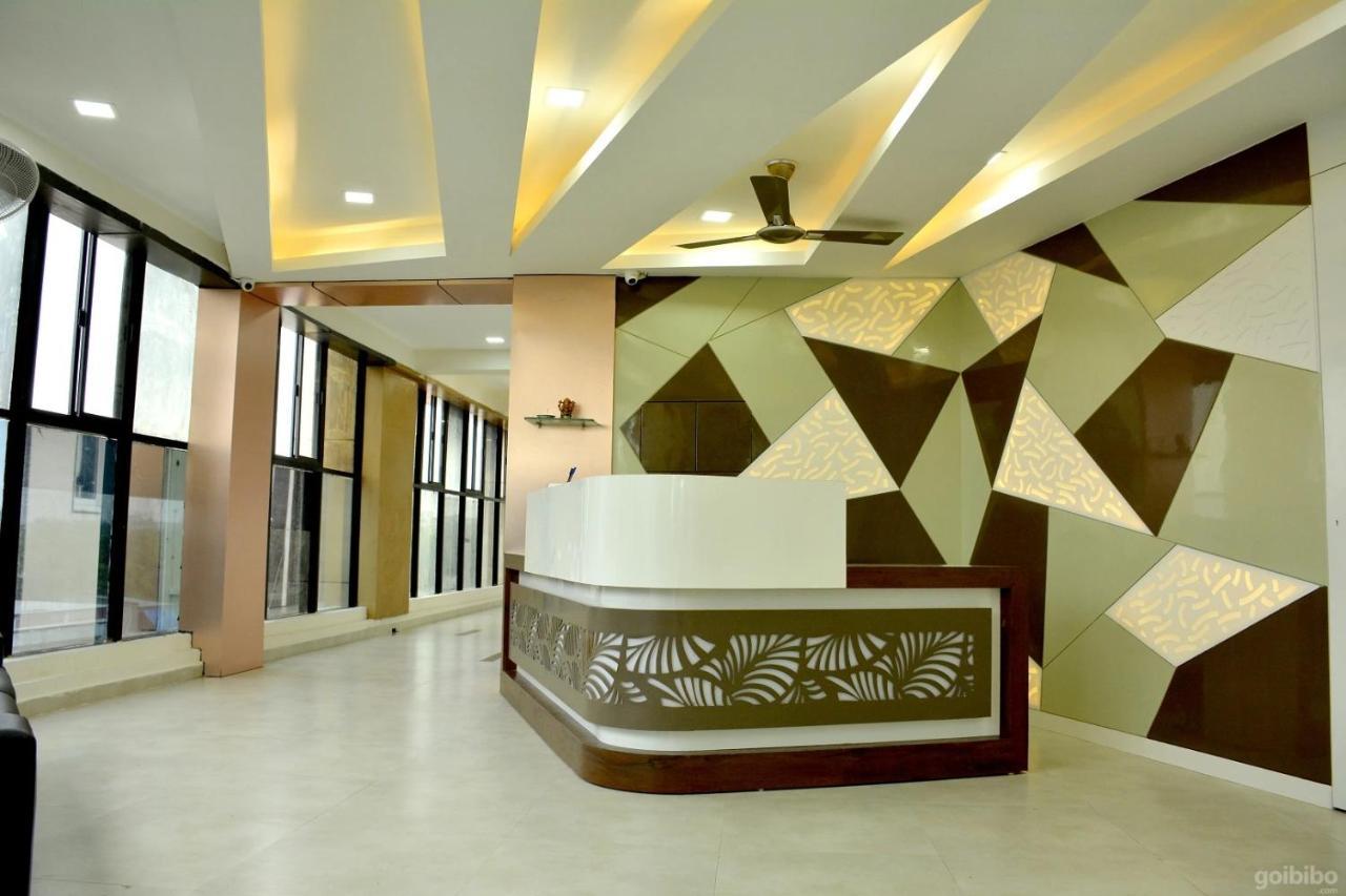 Hotel Tulip Plaza Ahmedabad Exterior photo