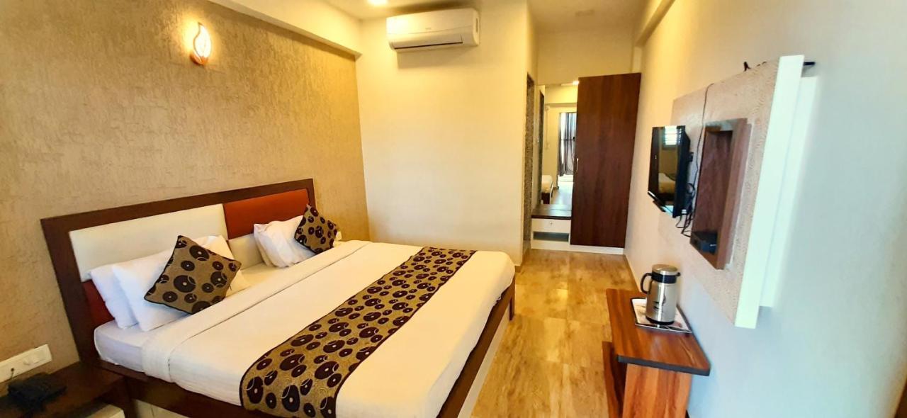 Hotel Tulip Plaza Ahmedabad Exterior photo